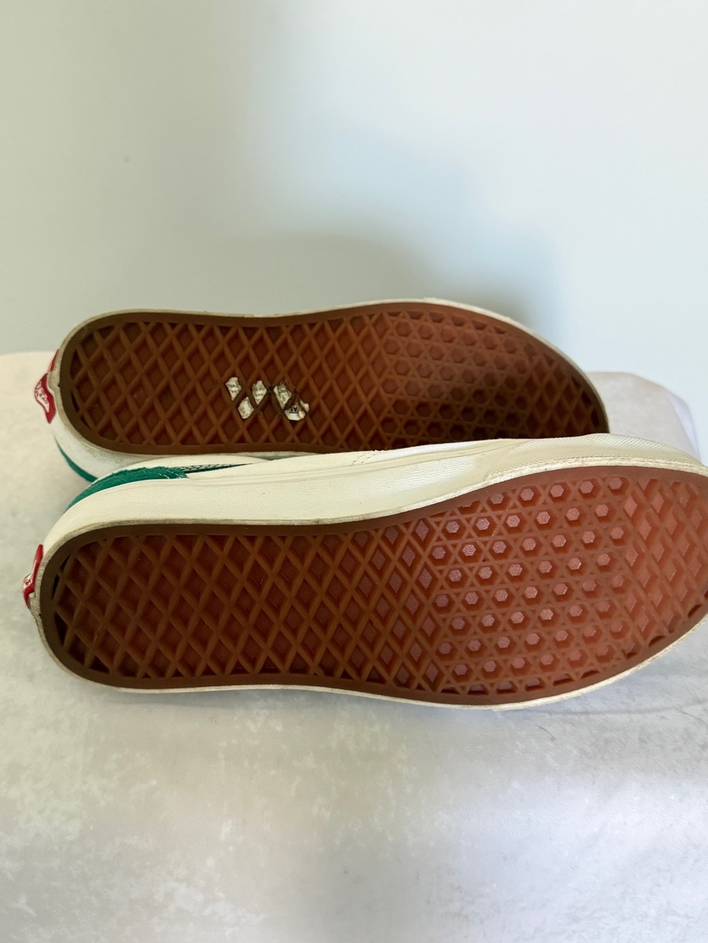 Vans White and Green Old Skool Low-Top Sneakers - Picture 4 of 8